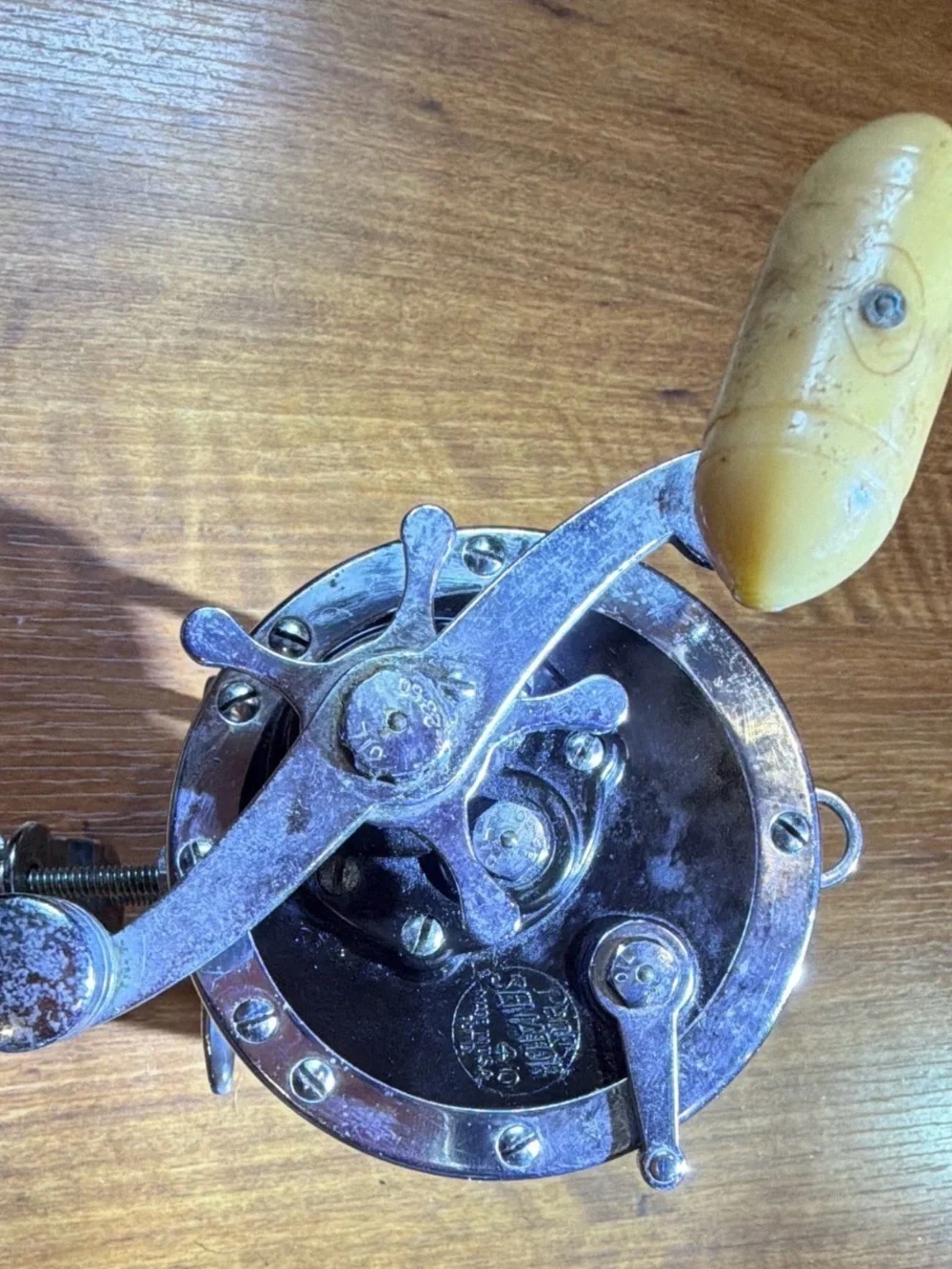 PENN Senator Vintage Casting Fishing Reel Round Metal Reel w/ Rod Clamp